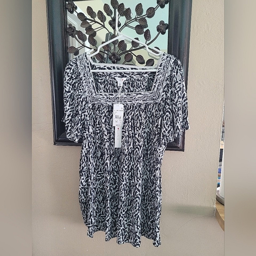 NWT Intro Women's Black and White Animal Print Top